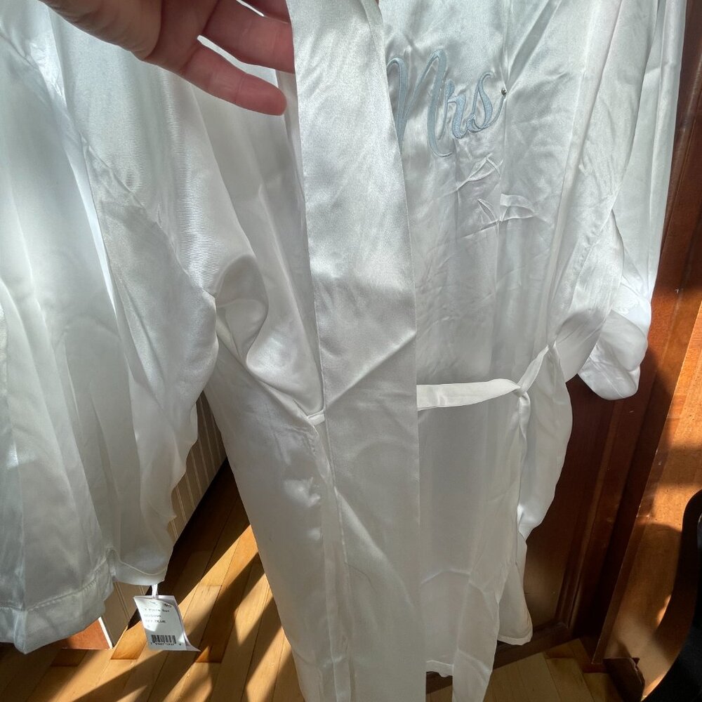 NWT  Bride Robe - Picture 10 of 16